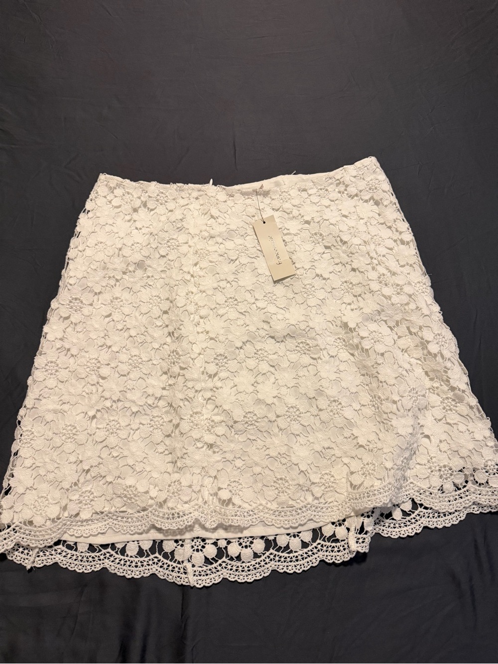 New Francesca’s white lace skirt
